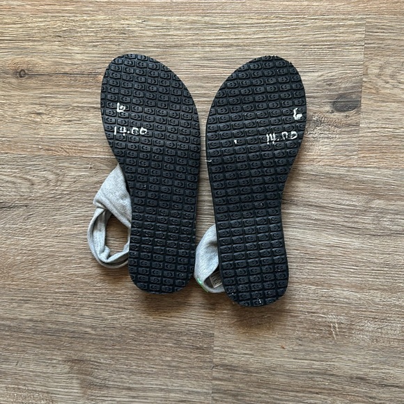 Sanuk sandals - Picture 3 of 4